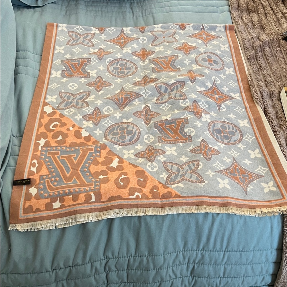 Louis Vuitton Orange and White Patterned Scarf - Picture 4 of 5